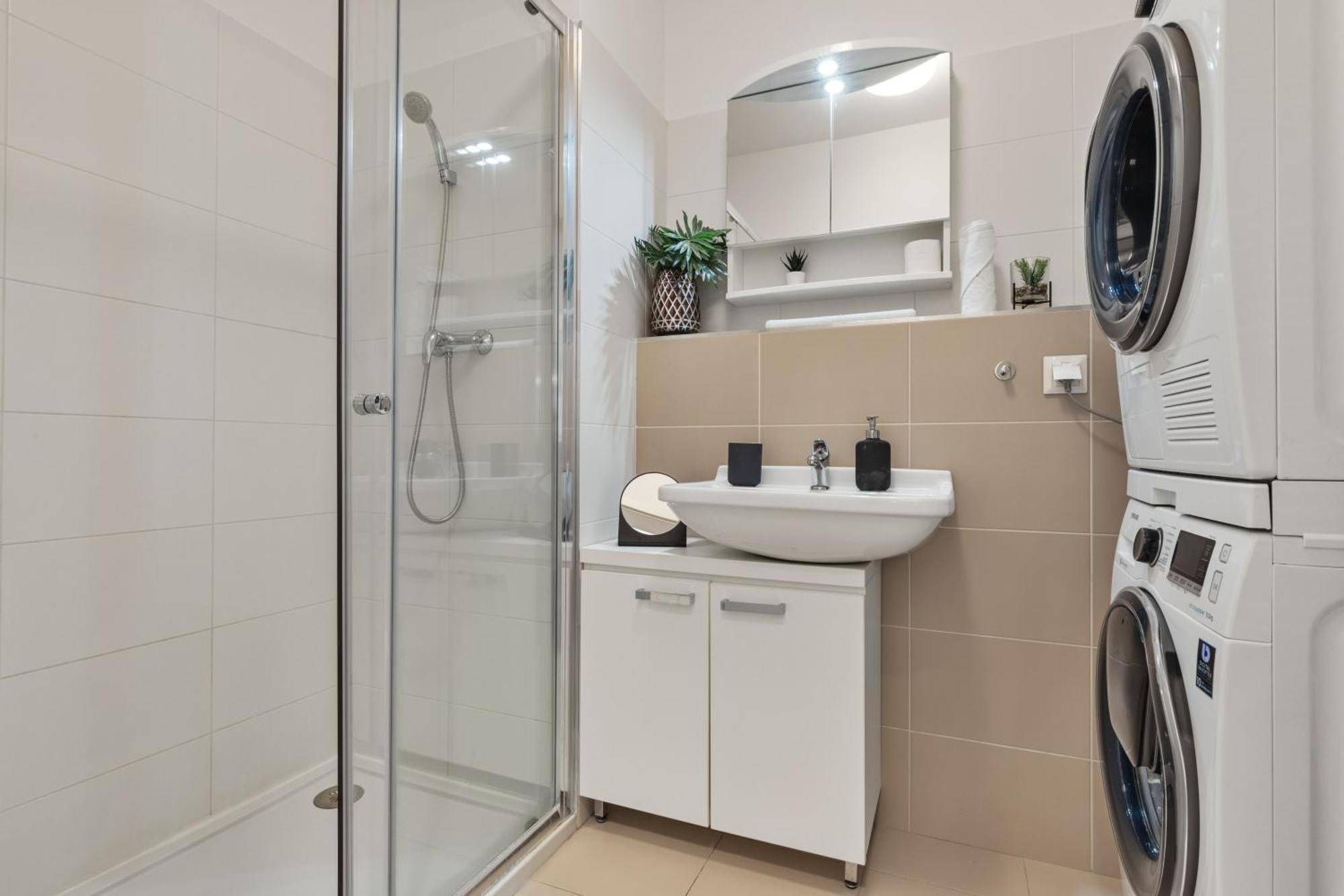 Lam Safari - Balcony - Ac - Free Parking Apartment Братислава Екстериор снимка