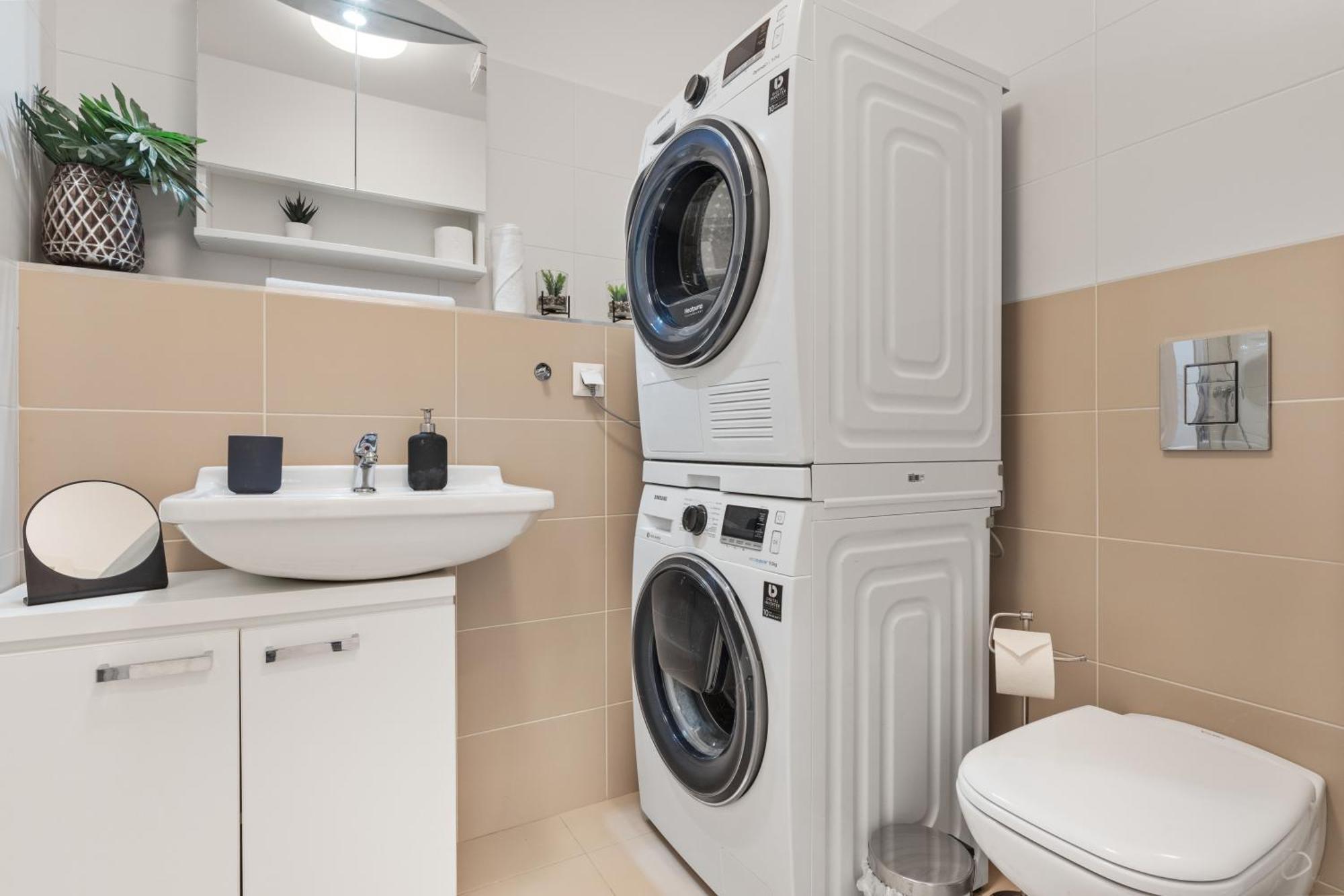 Lam Safari - Balcony - Ac - Free Parking Apartment Братислава Екстериор снимка