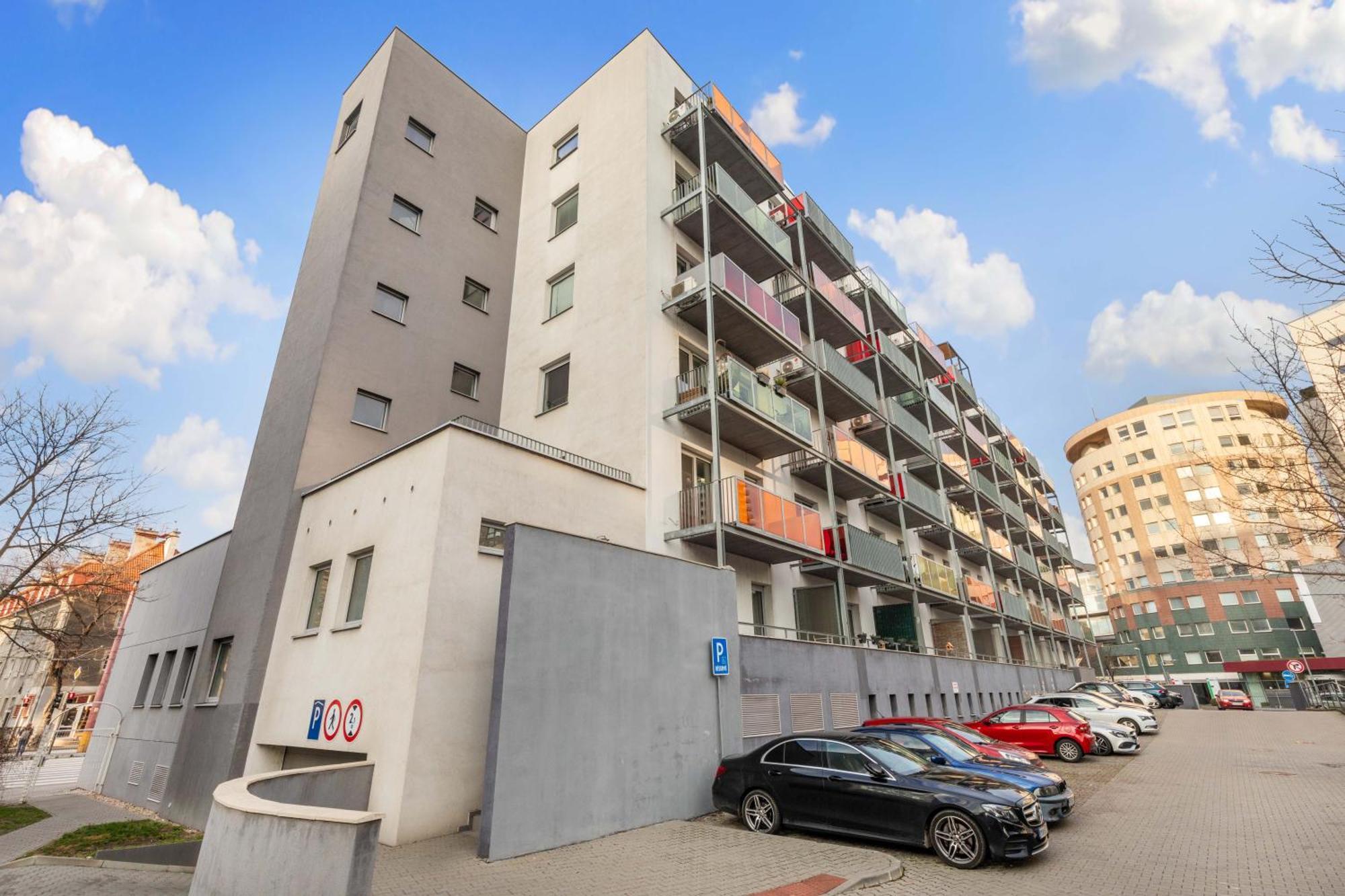 Lam Safari - Balcony - Ac - Free Parking Apartment Братислава Екстериор снимка