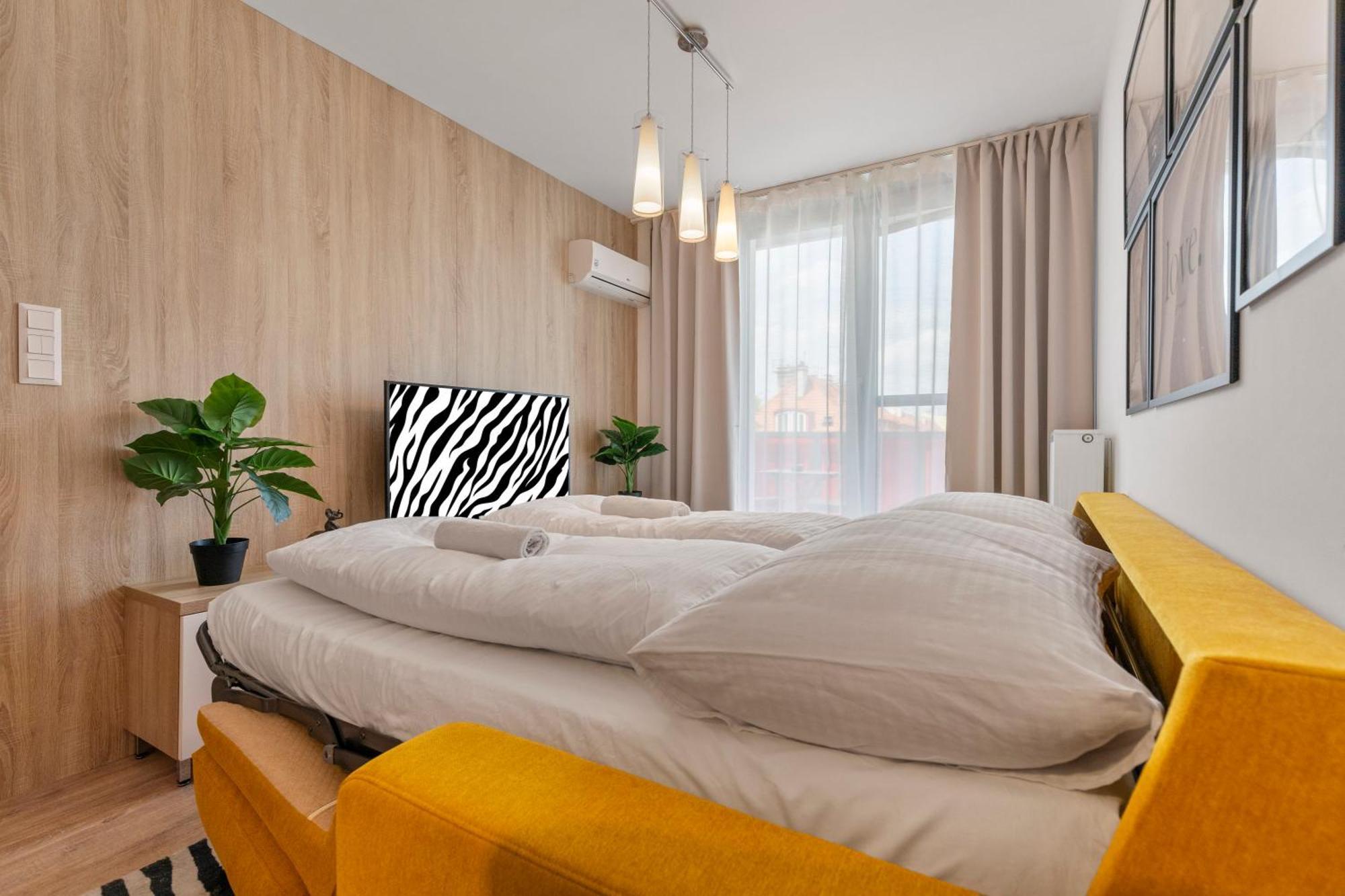 Lam Safari - Balcony - Ac - Free Parking Apartment Братислава Екстериор снимка