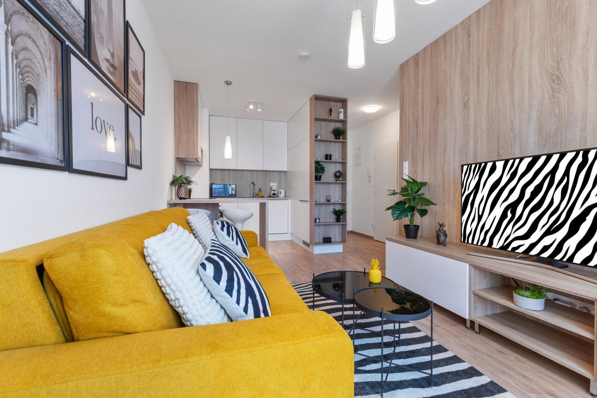 Lam Safari - Balcony - Ac - Free Parking Apartment Братислава Екстериор снимка